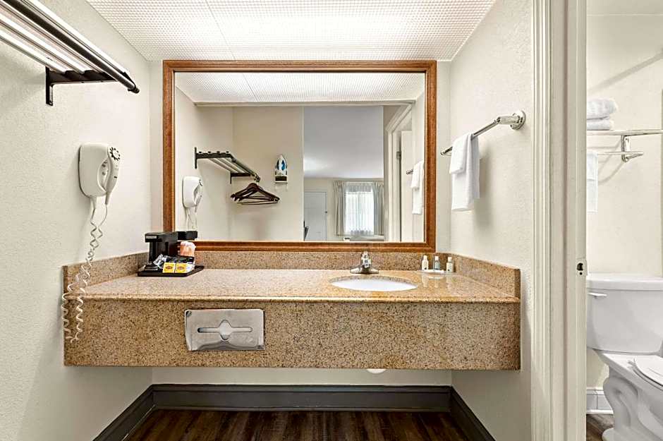 Quality Inn Pelham I-65 exit 246