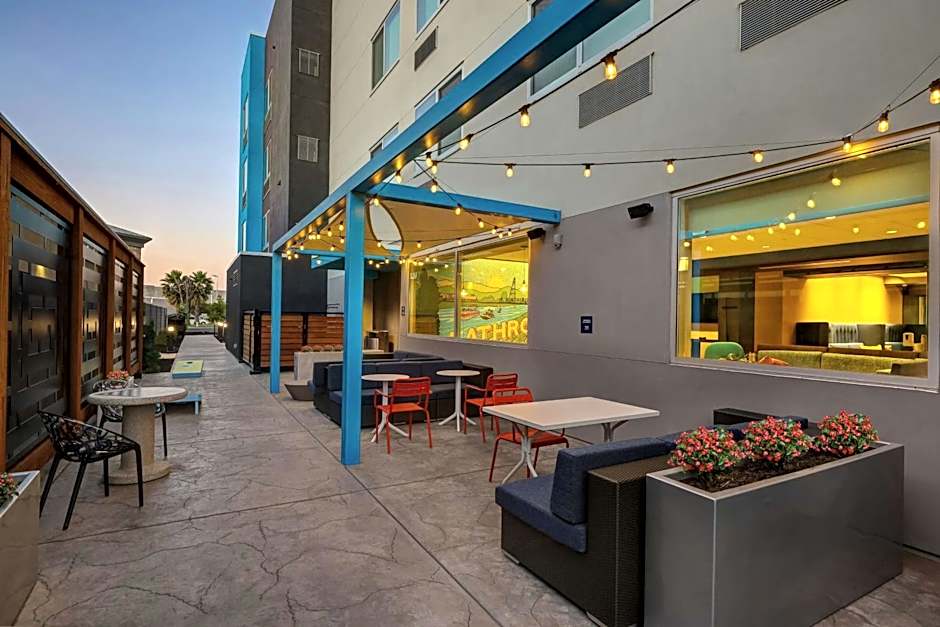 Tru By Hilton Lathrop, CA