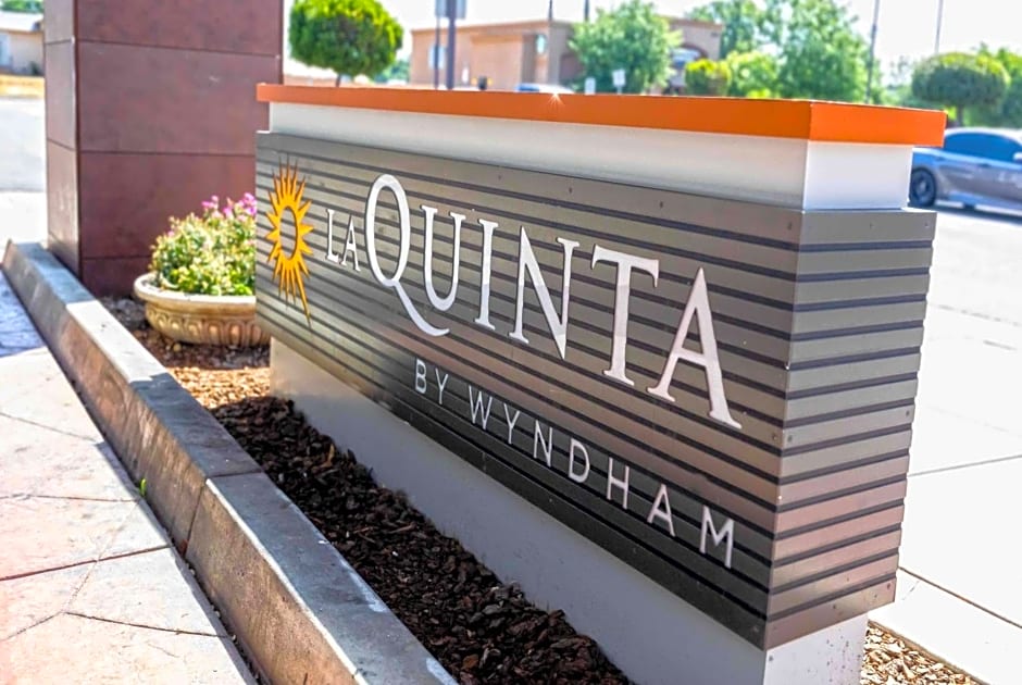 La Quinta Inn & Suites by Wyndham Fowler