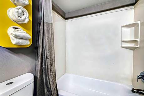 Deluxe Queen Room with Two Queen Beds - Non-Smoking