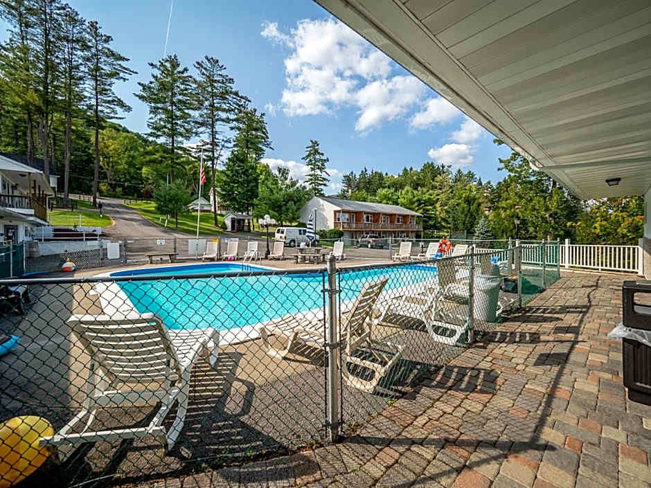 Lake 'N Pines Motel