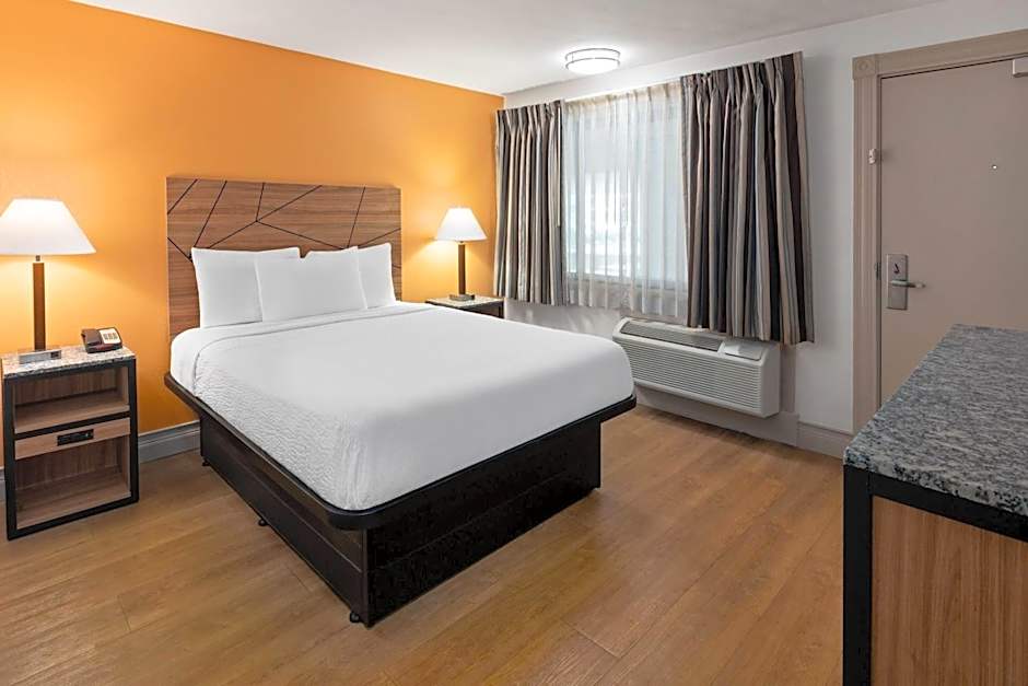 Howard Johnson by Wyndham Malden Boston Area