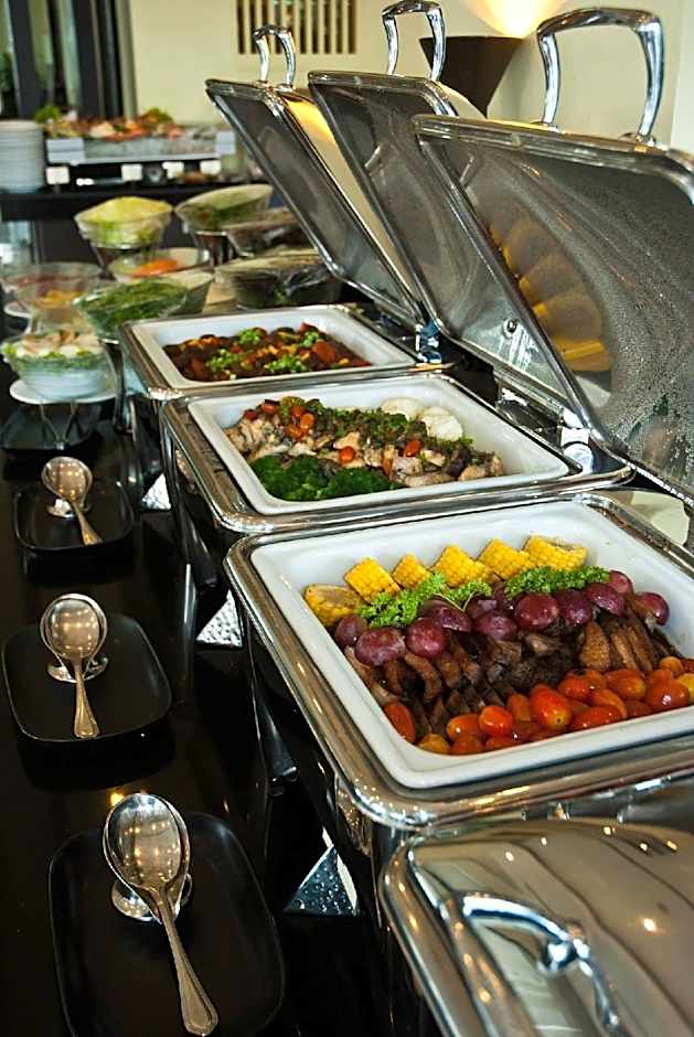 Classic Kameo Hotel & Services Apartment 