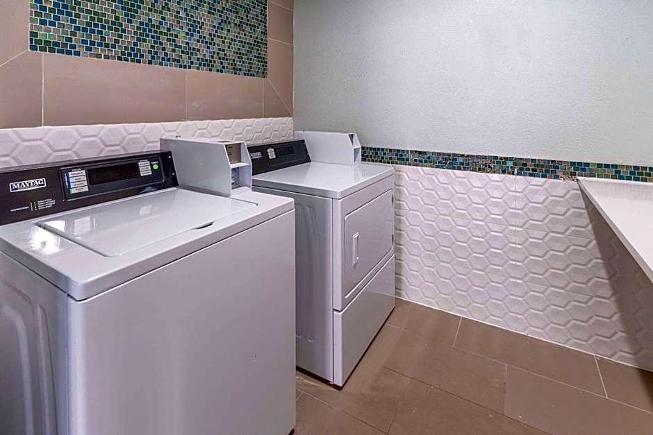 La Quinta Inn & Suites by Wyndham Santa Rosa
