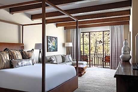 Ritz-Carlton Suite, 1 Bedroom Presidential Suite, 1 King, Private Sofa Bed, Balcony, Fireplace