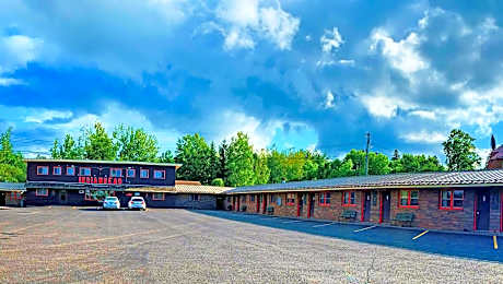 Indianhead Ironwood Hotel