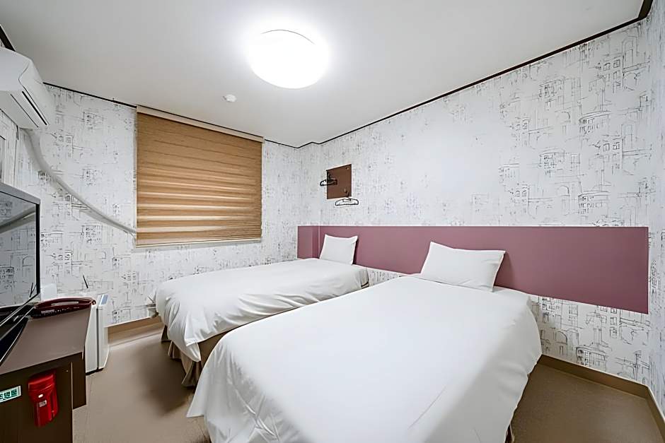 New Manhattan Tourist Hotel