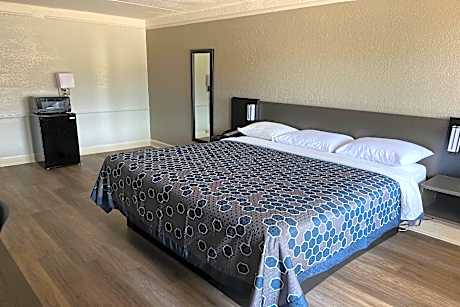 1 King Bed | Mob Acc Tub, Nsmk, Newly Redesigned