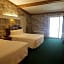 Publick House Historic Inn and Country Motor Lodge