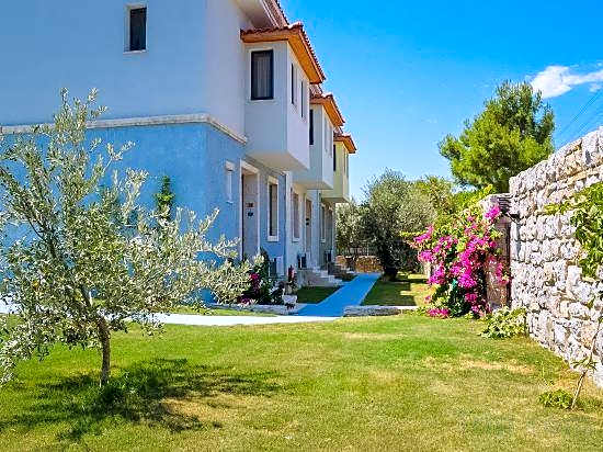 Karyada Hotel