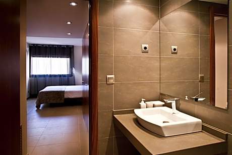 Two-Bedroom Apartment (4-6 Adults)