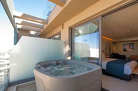 Junior King Suite with Hot Tub, Balcony and Sofa - Non-Smoking