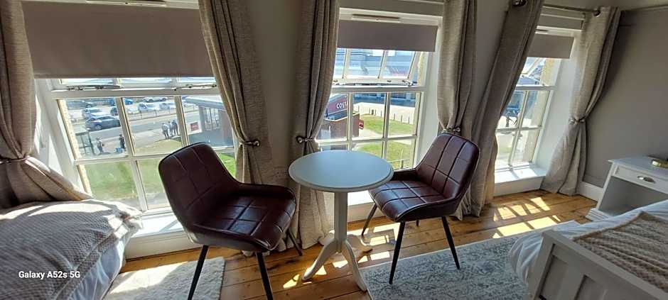 LONDONDERRYS Bar and Accommodation