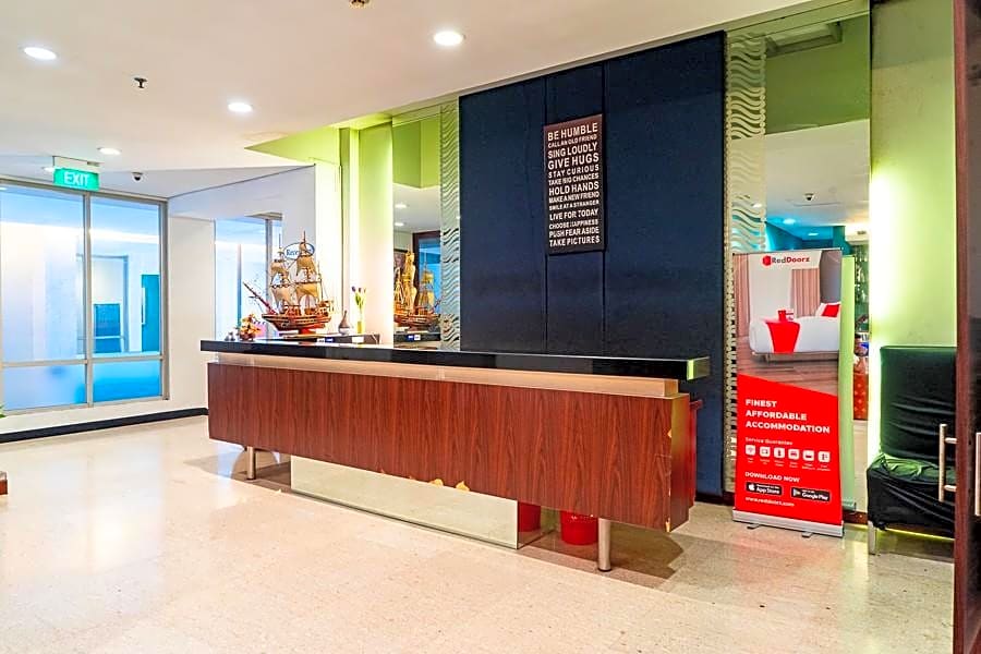RedDoorz Plus near Blok M Square