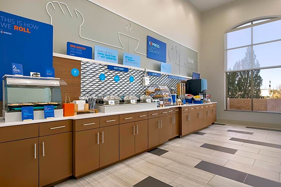 Holiday Inn Express Hotel & Suites Opelika Auburn By IHG