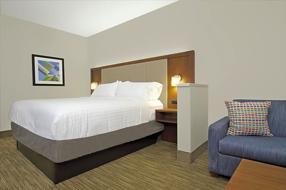 Holiday Inn Express & Suites COLUMBUS NORTH