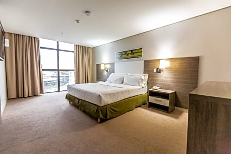 King Suite - Non-Smoking