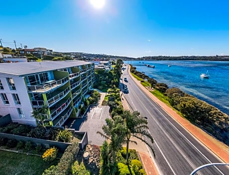 Albacore Apartments