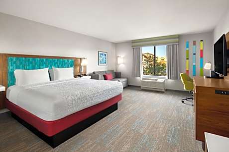 1 King W/Sofabd/Microwv/Fridge Ns