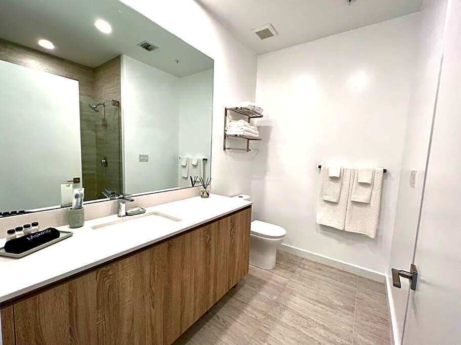 Sleek 2BD 2BA Condo In Miami Design District