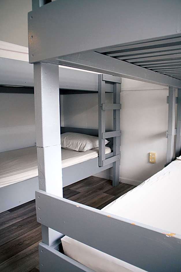 Hugo & Carters Backpackers & Motel