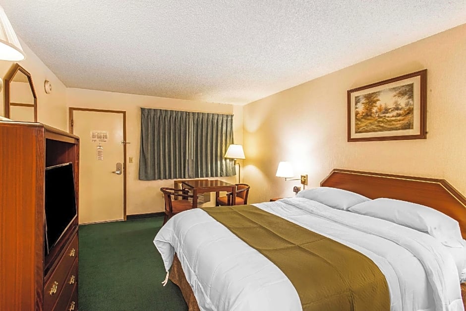 Econo Lodge Everett – Everett, WA