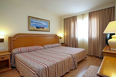 PLAZA 2 ADULTS + 2 CHILDREN