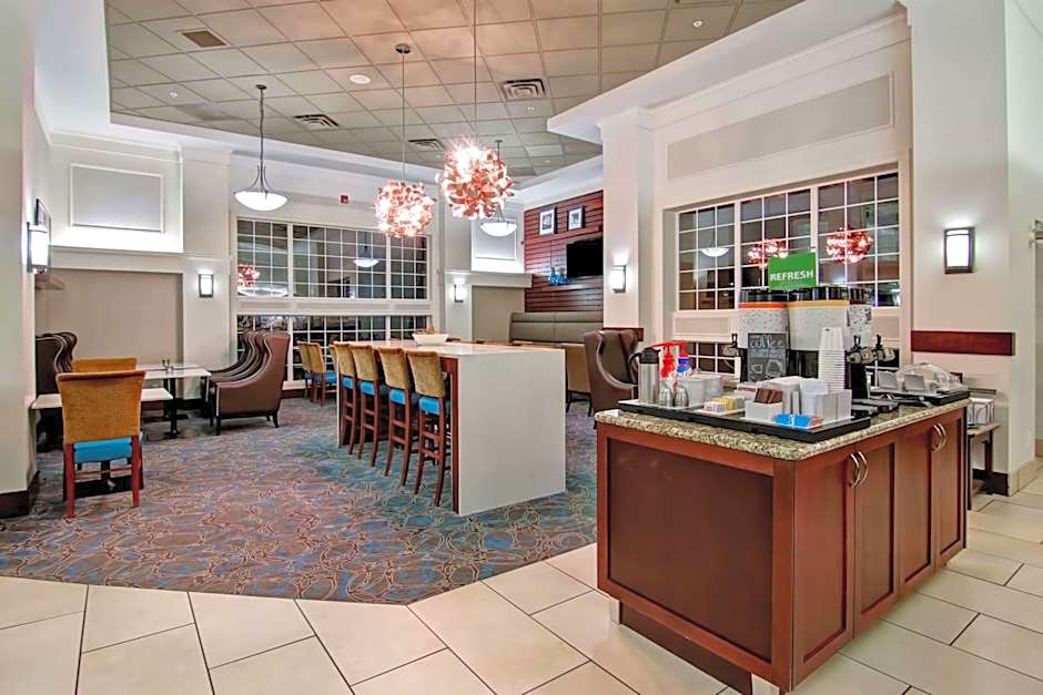 Hampton Inn By Hilton And Suites Calgary-Airport