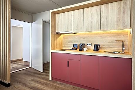 2 Bedroom Apartment with Kitchenette, Bedroom 1: 1 King + 1 Twin, Bedroom 2: 1 King Murphy
