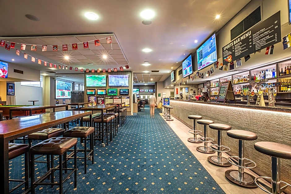 Nightcap at St Albans Hotel