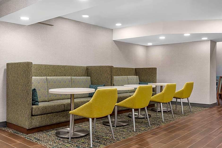 Hampton Inn & Suites by Hilton Toronto Downtown