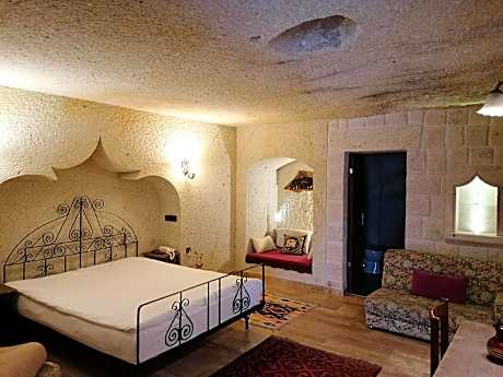 1 King Bed, One-Bedroom, Deluxe Suite, Non-Smoking