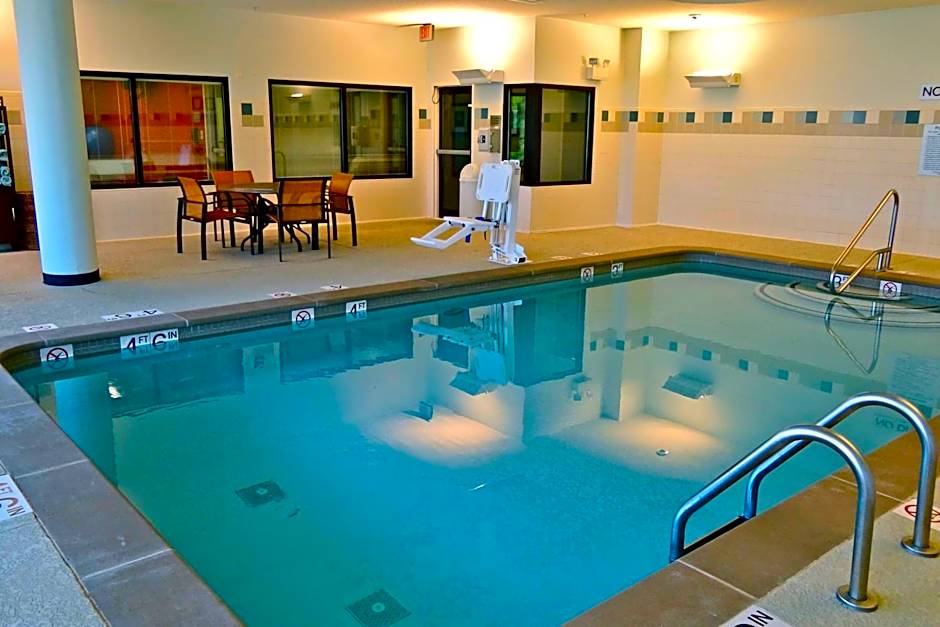 Courtyard by Marriott Clarksville