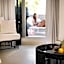 Q Hotel