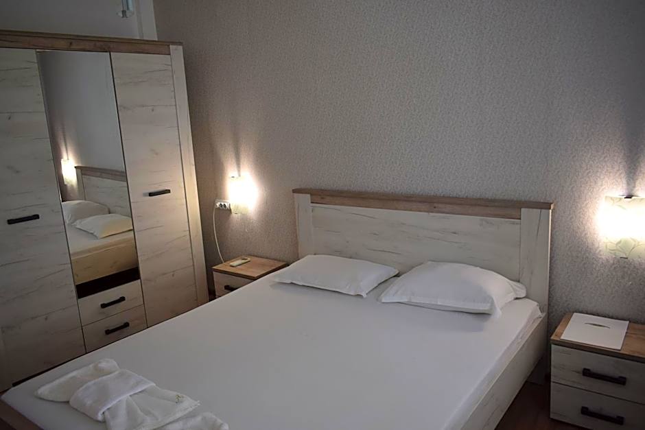 Ahilea Hotel - Free Pool Access