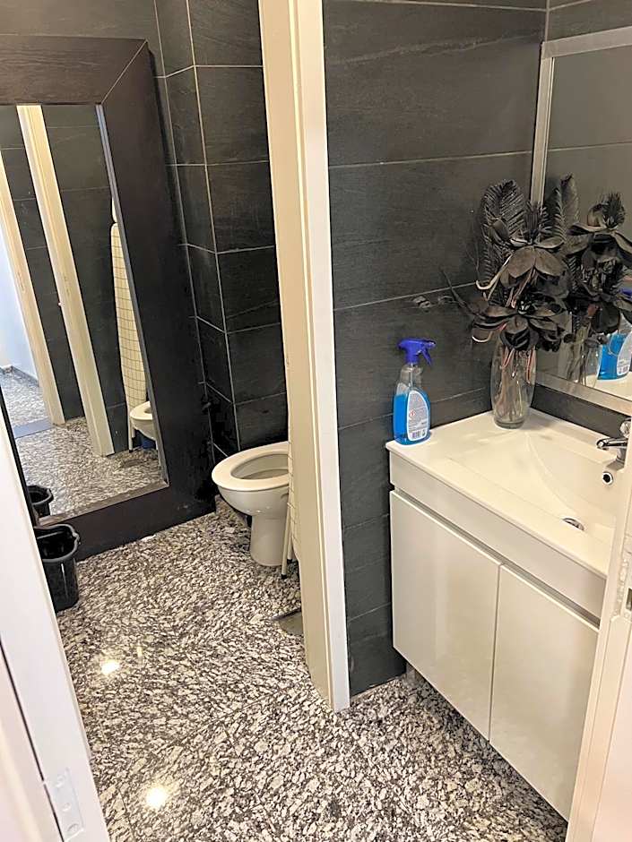 Modern Room with Indoor Shower Near the River - Quarto Moderno com Duche interior Próximo da Ribeira