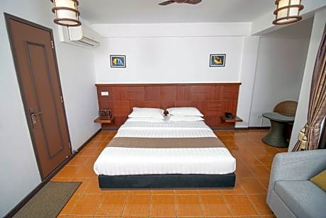 Deluxe Double Room with Beach View