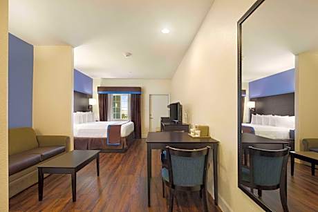 1 King Bed Mobility Accessible Room Non-Smoking