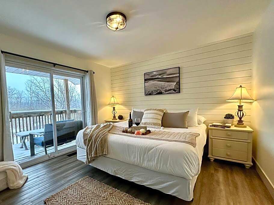 Beautiful tranquil centrally located condo