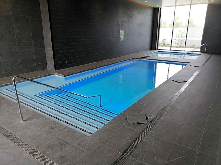 Stylish Phillip apartment with gym and pool - Hosted by CanStay