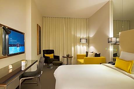 High Floor Centro Room - Queen Bed