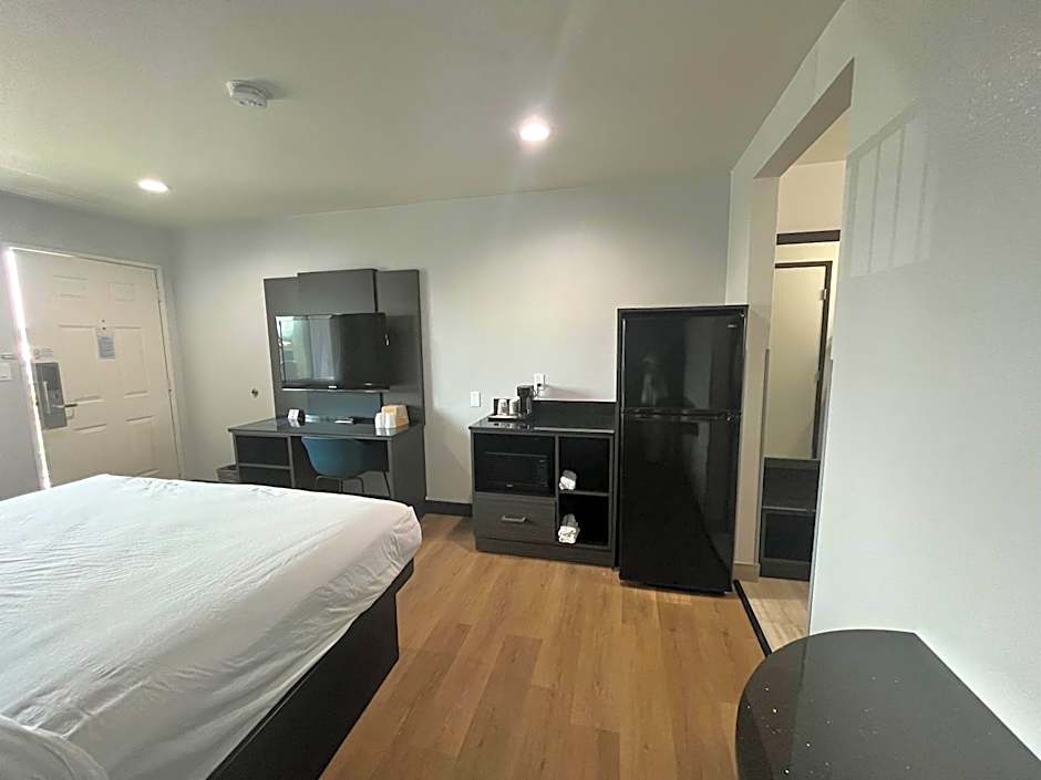 Studio 6 Suites Escondido, CA