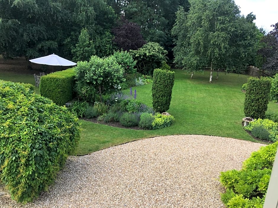 Field End House Strawberry Lane Meysey Hampton