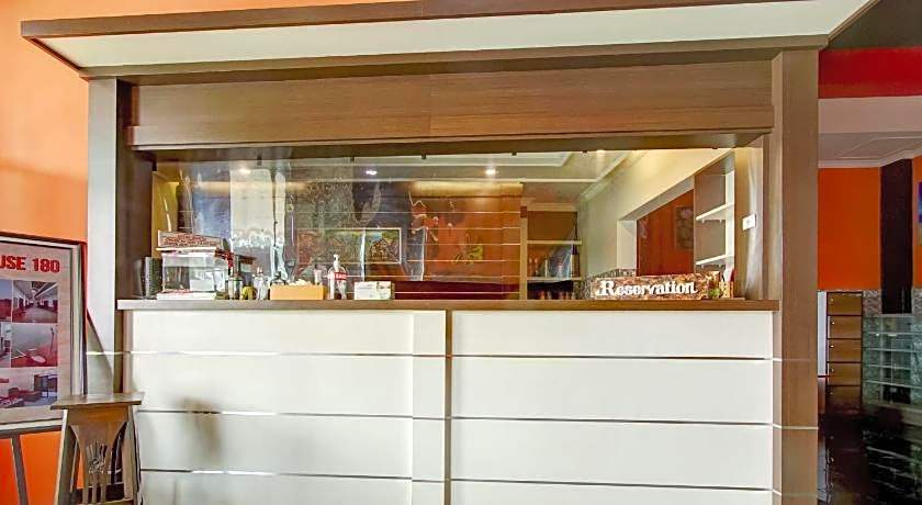 Capital O 90151 Guest House 180