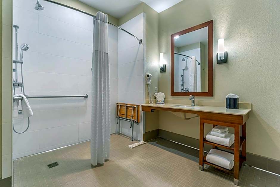 Comfort Inn & Suites Lakewood by JBLM