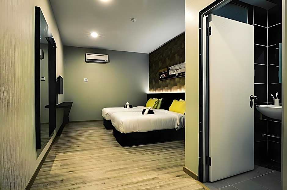 Swing & Pillows - Golden Roof Hotel Sunway Ipoh