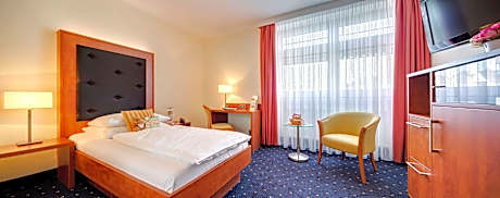 1 Single Bed Executive Large Room Quiet Location Cozy Sitting Corner TV Free Sky-Tv Full Breakfast