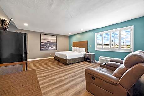 Deluxe King Room - Non-Smoking