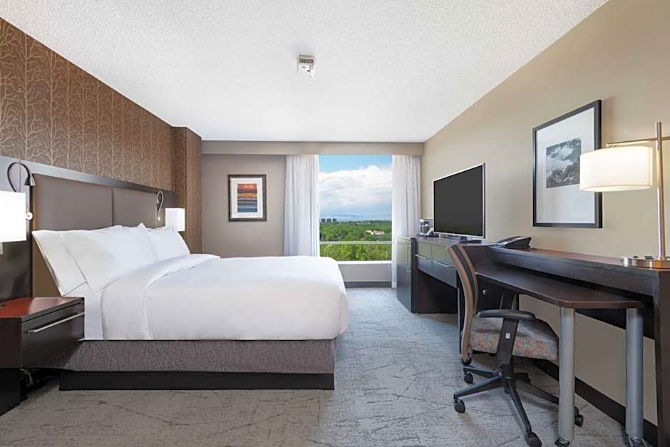 Photo 1 of 5 of 1 King Bed, Hearing Accessible