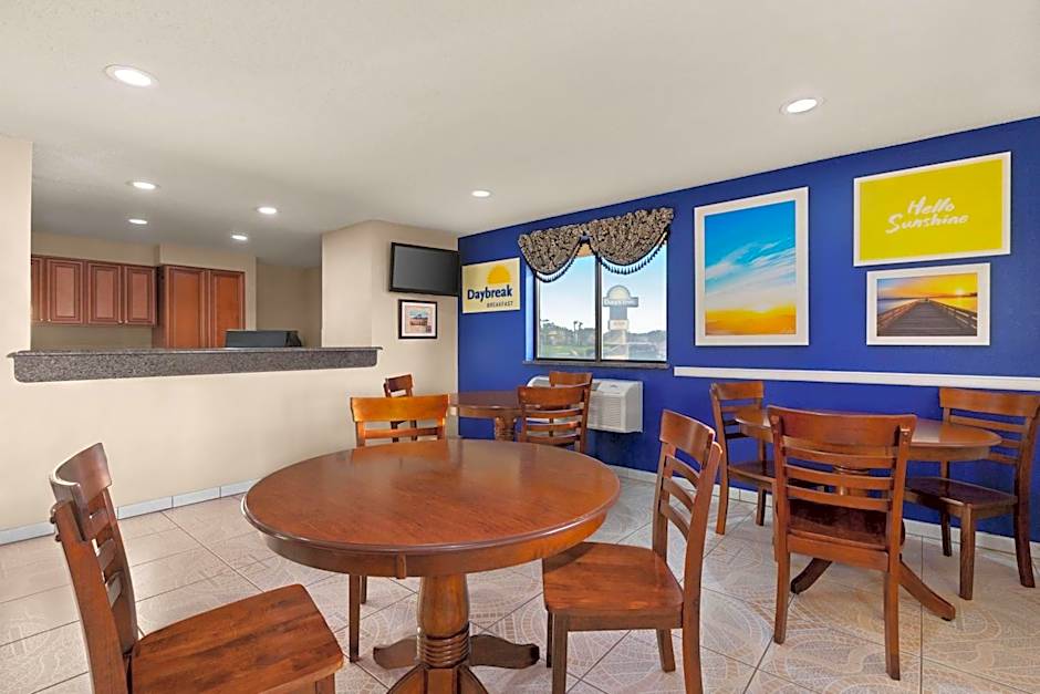 Days Inn by Wyndham Orange Park/Jacksonville